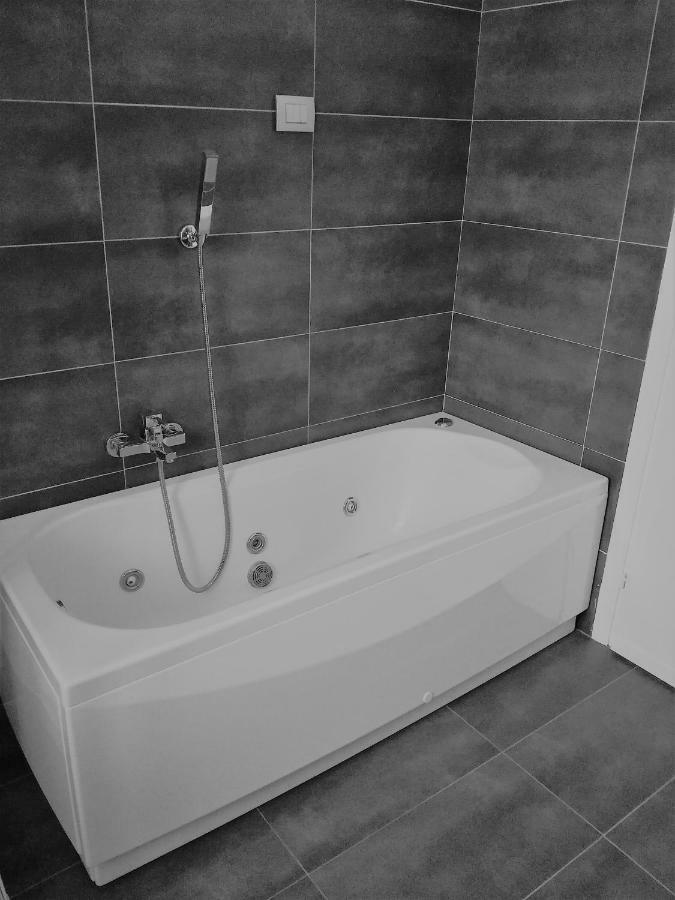 Apartmán Casale Cadeloro Nebbiuno Exteriér fotografie